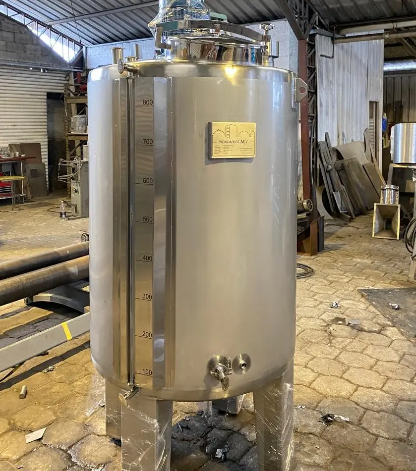 Tanque para proceso con camisa y agitación